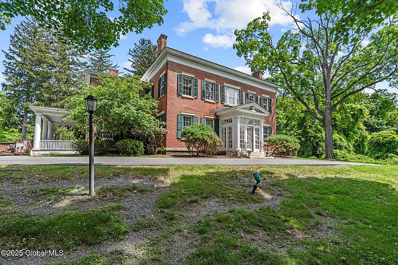 3rd image of 96 Thompson Hill Road