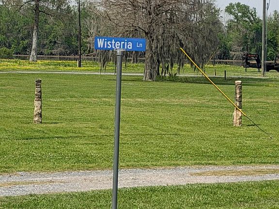 4th image of Wisteria Ln