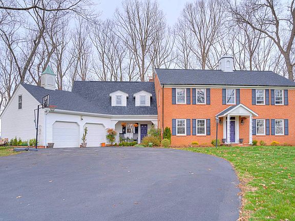 2nd image of 402 Ridgecrest Ln