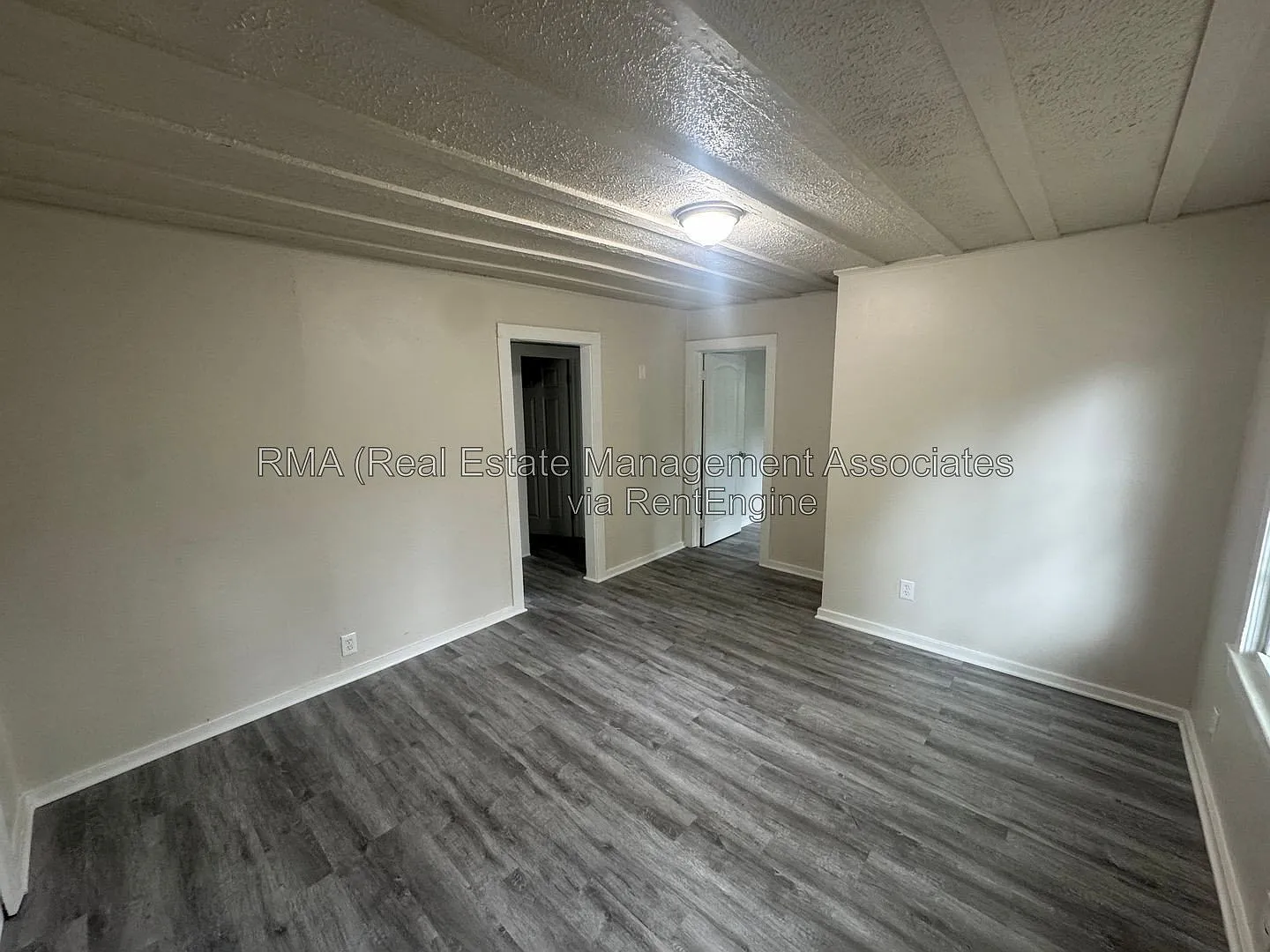 2 bed, 1.0 bath, 800 sqft, $1,000 — Photo 2