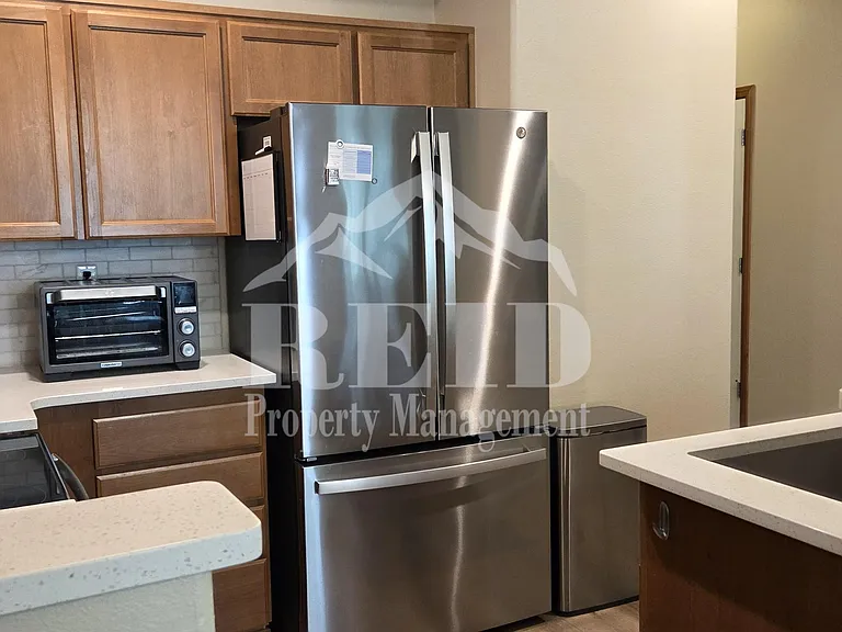 100 NE Miramar Cir — Photo 9