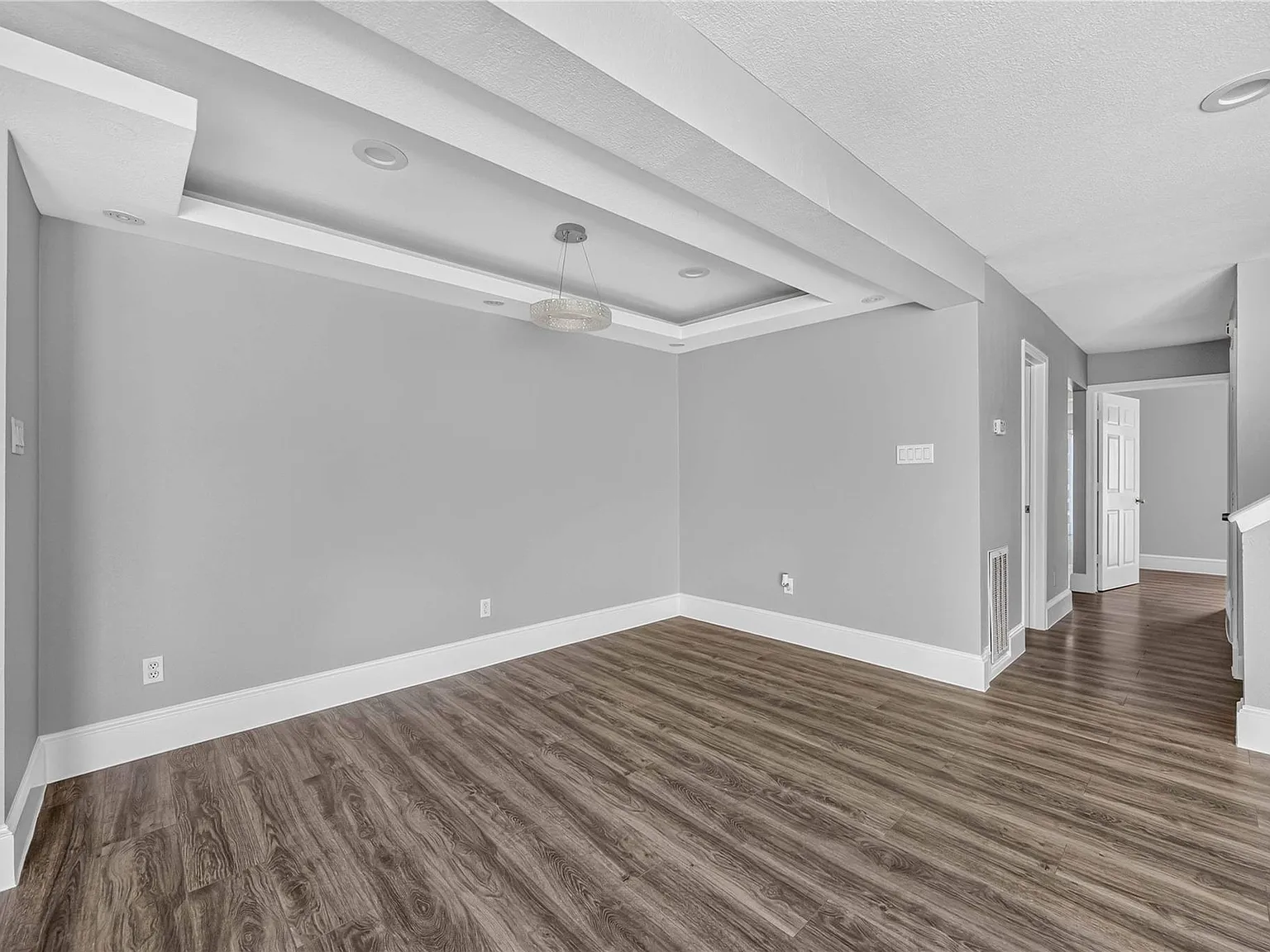 3 bed, 2.5 bath, 1806 sqft, $1,800 — Photo 3