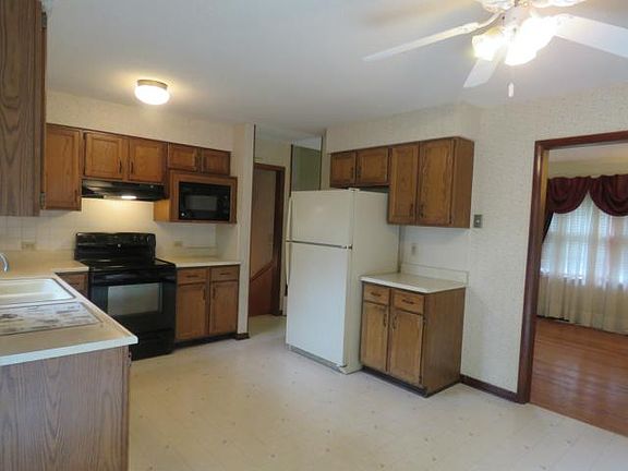 3rd image of 8301 E 91st Ter