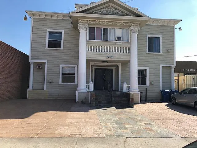 2408 S Grand Ave #17 — Photo 9