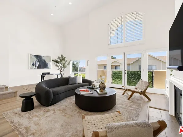 11855 Goshen Ave #Penthouse 303, Los Angeles, CA 90049