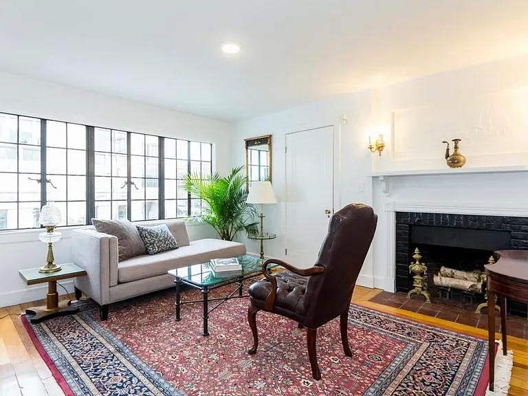 9 Everett St #4 — Photo 2