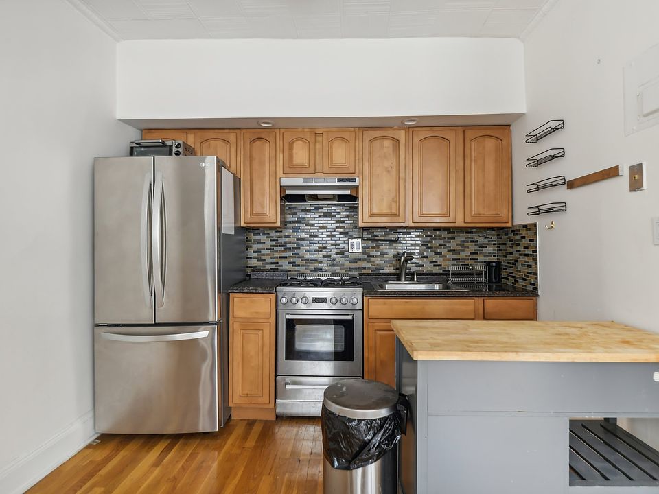 1st image of 176 Meserole St APT 3R