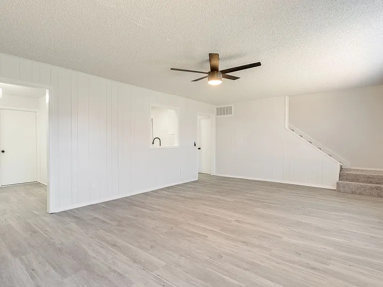 11715 N Francis Ave — Photo 5