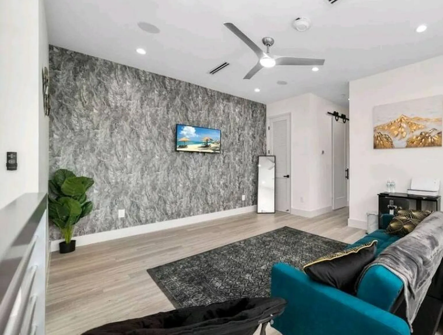 3 bed, 4.0 bath, $14,047 — Photo 3