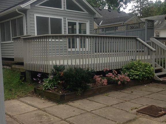 Huge double deck, privacy fencw and 3 season porch