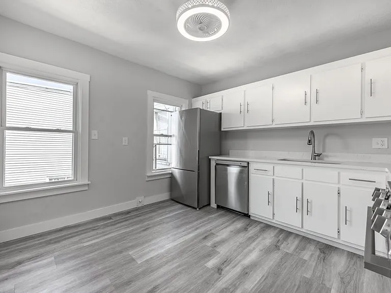 186 Marion St #3 — Photo 9