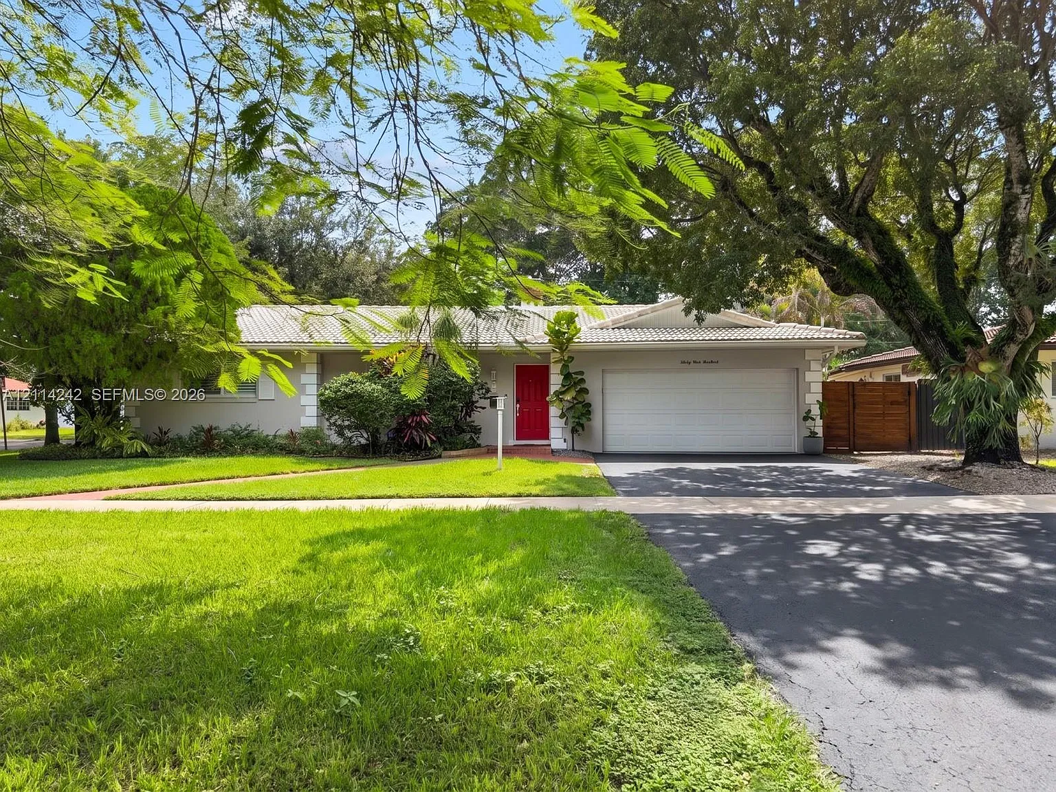 Miami Lakes Sec One — Photo 3