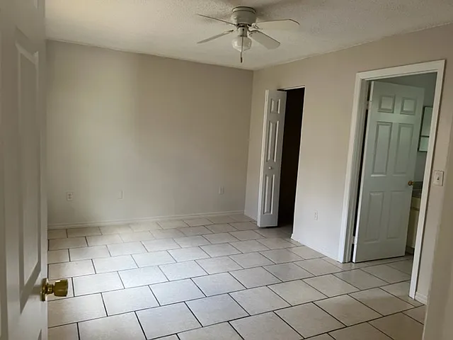 3 Bedroom - $1000 — Photo 3
