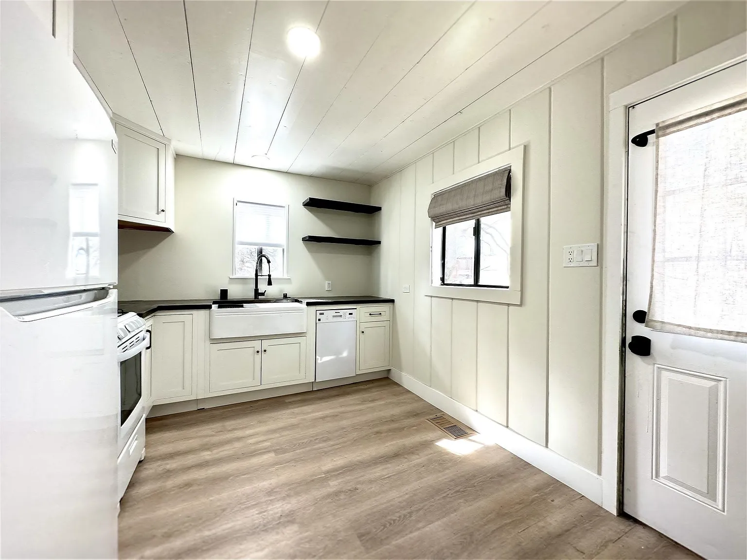 2 bed, 832 sqft, $2,100 — Photo 4