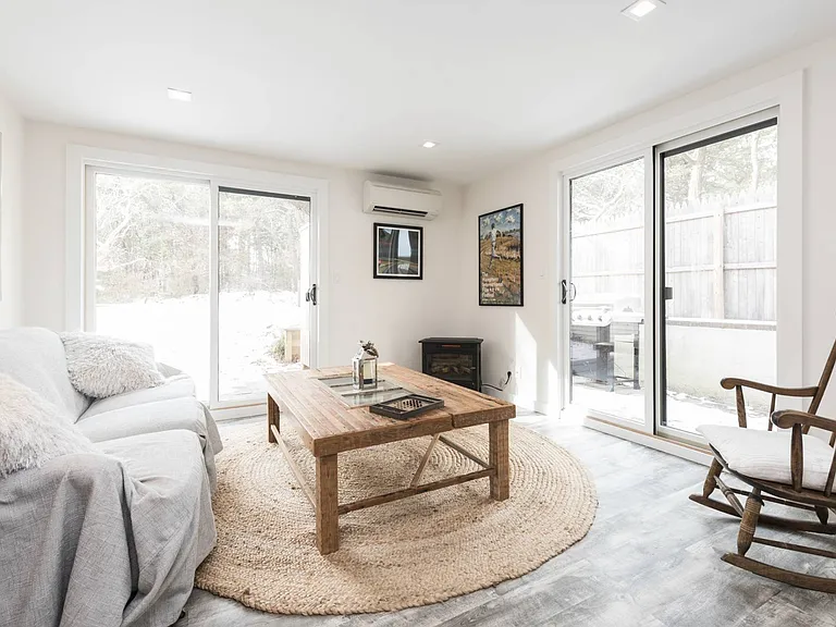 35 Mulford Ln — Photo 2