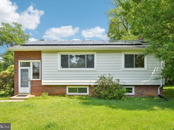 Dauphine St #13401, Silver Spring, MD 20906