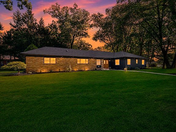 3rd image of 127 Magnolia Cir