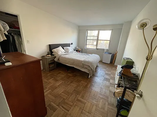 Rented by Buchbinder & Warren | media 11