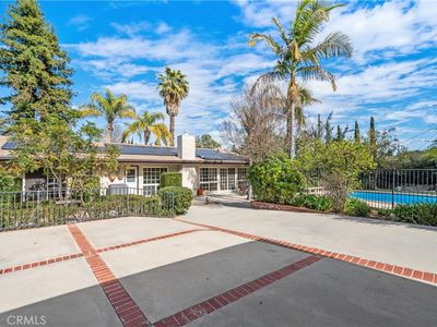 24316 Burbank Blvd, Woodland Hills, CA, 91367
