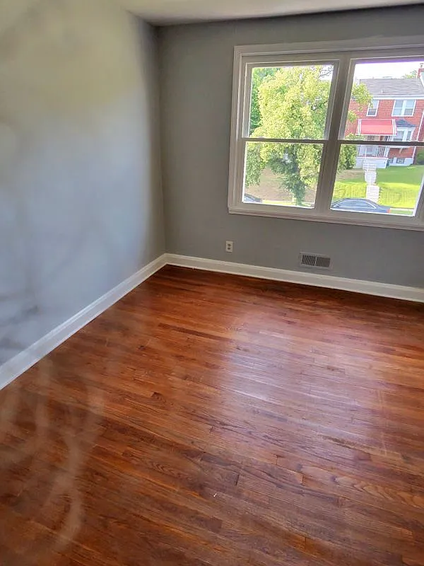 3 bed, 1.5 bath, 1520 sqft, $1,800 — Photo 4