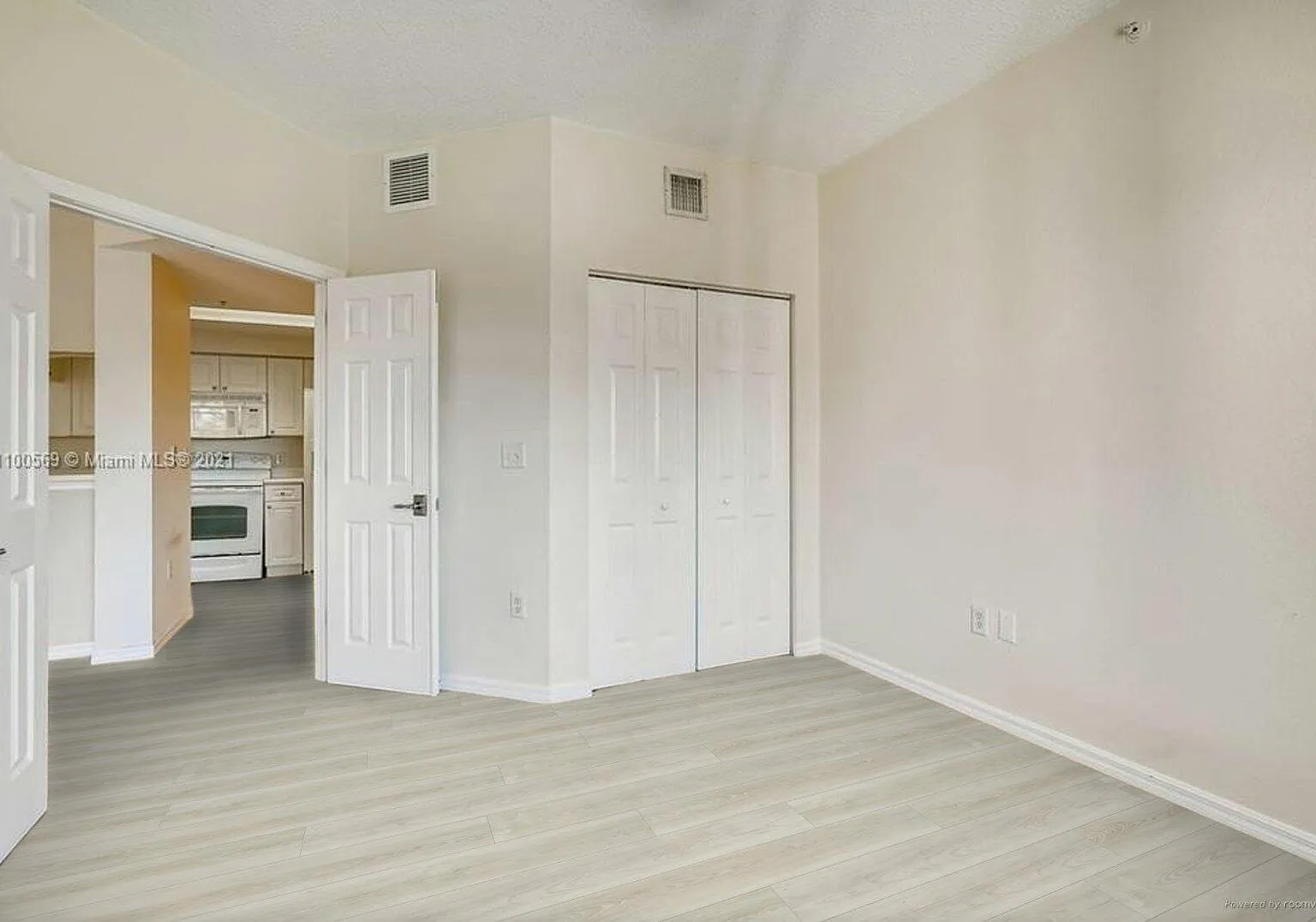 3 bed, 2.0 bath, 1400 sqft, $2,750 — Photo 2