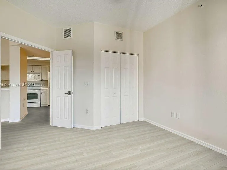3018 Alcazar Pl #103 — Photo 2
