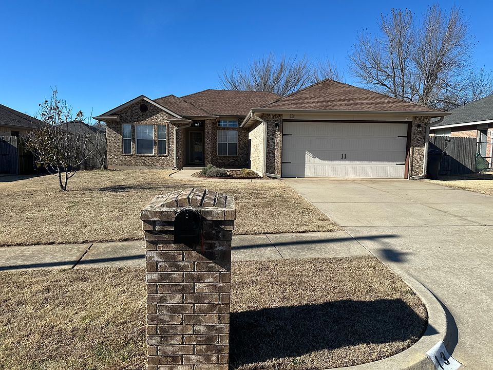 1st image of 13 Woodgate Dr