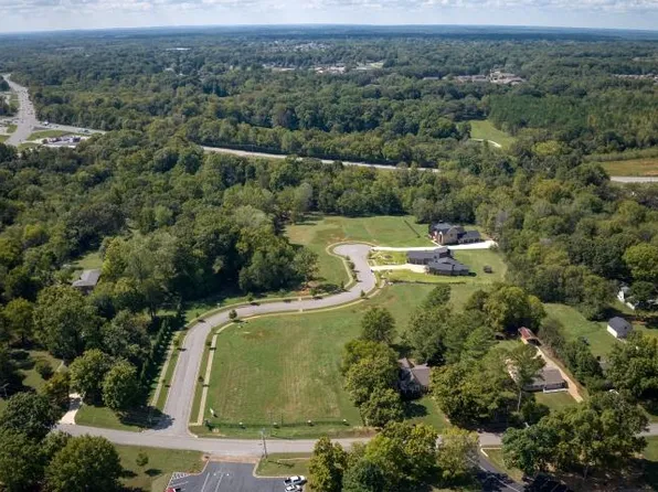 102 Willowbrook Dr, Florence, AL 35630