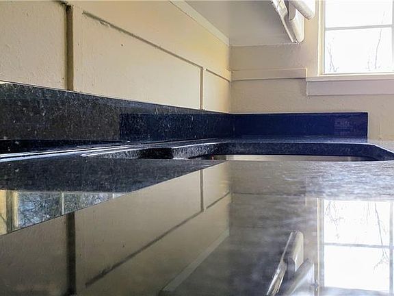 5th image of 4812 Nell St