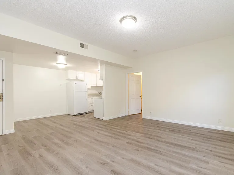 1939 Beloit Ave #103 — Photo 8