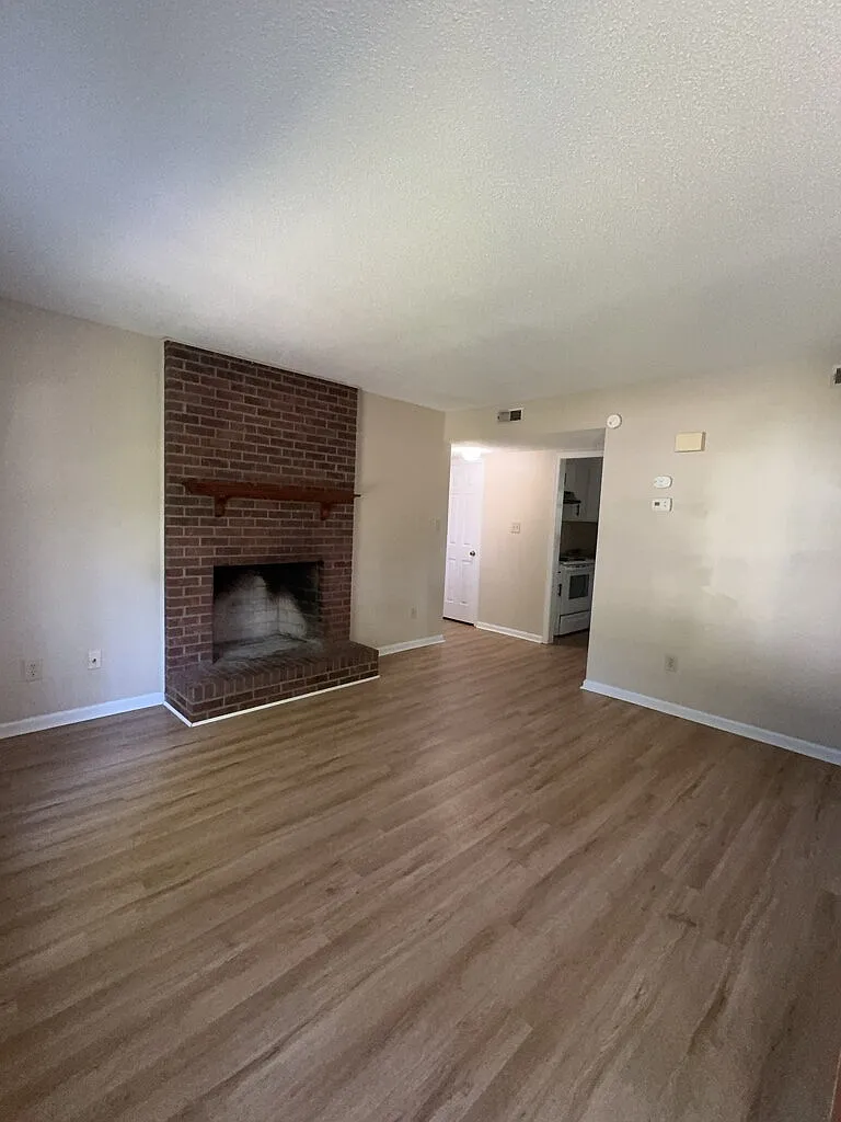 3 bed, 2.5 bath, 1536 sqft, $1,800 — Photo 3
