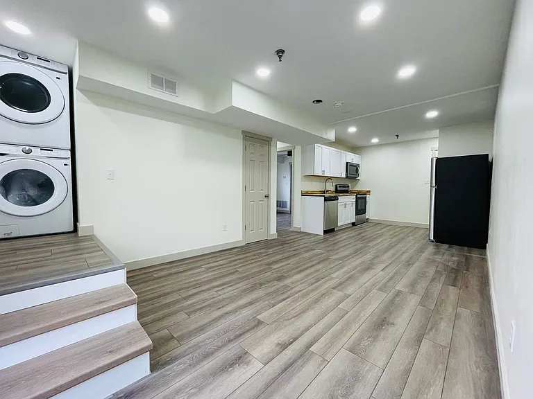 125 N Washington St — Photo 143