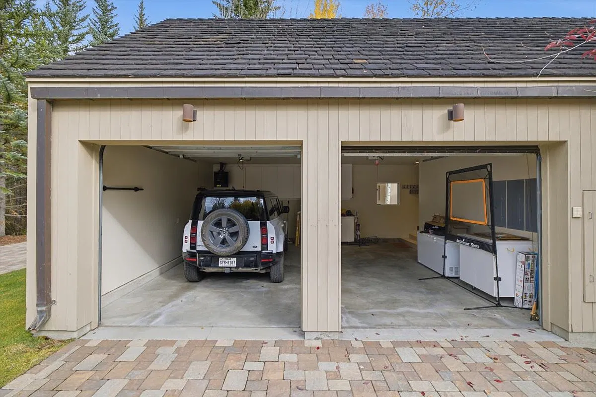 5 bed, 4851 sqft, $20,000 — Photo 4