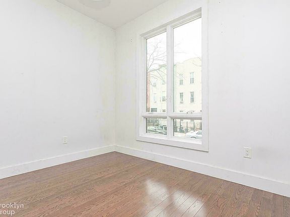 4th image of 138 Cornelia St #1A