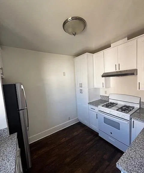 520-530 E 17th St #520 — Photo 2