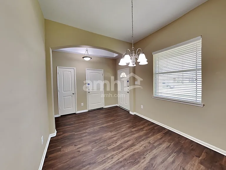 2324 Shady Tree Ln — Photo 8