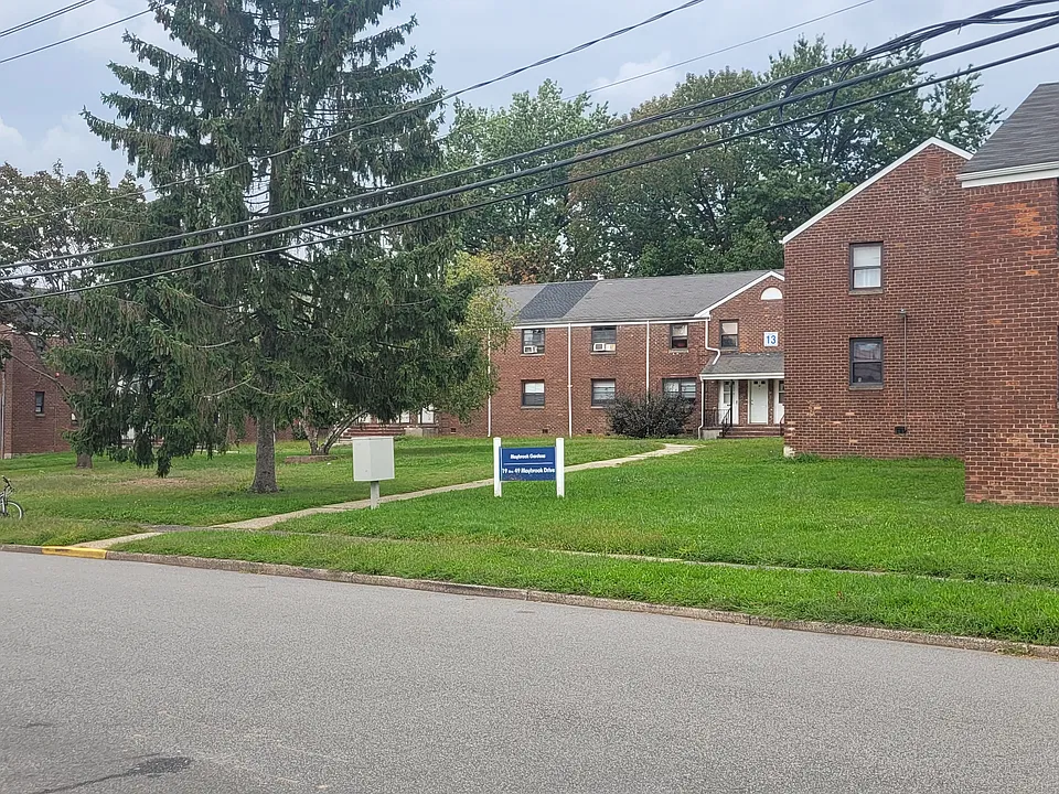 42 Hampton Ct #AA