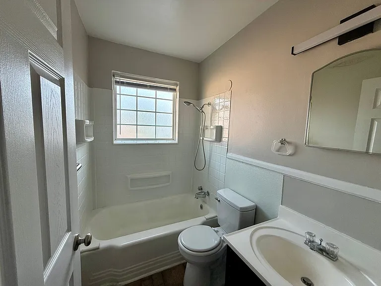 1009 Flint St — Photo 7