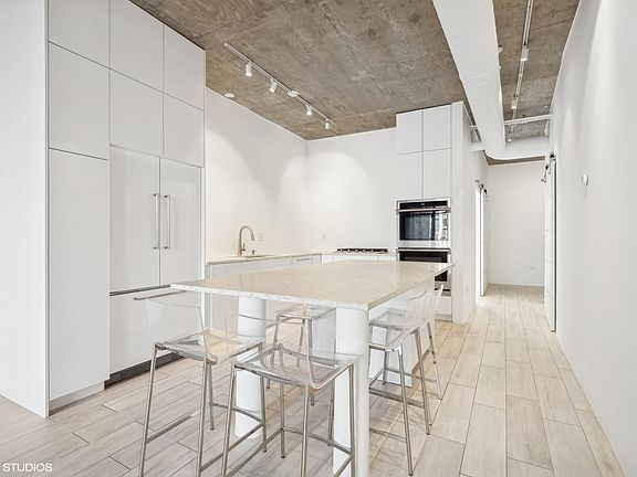5th image of 1305 S Michigan Ave APT 813