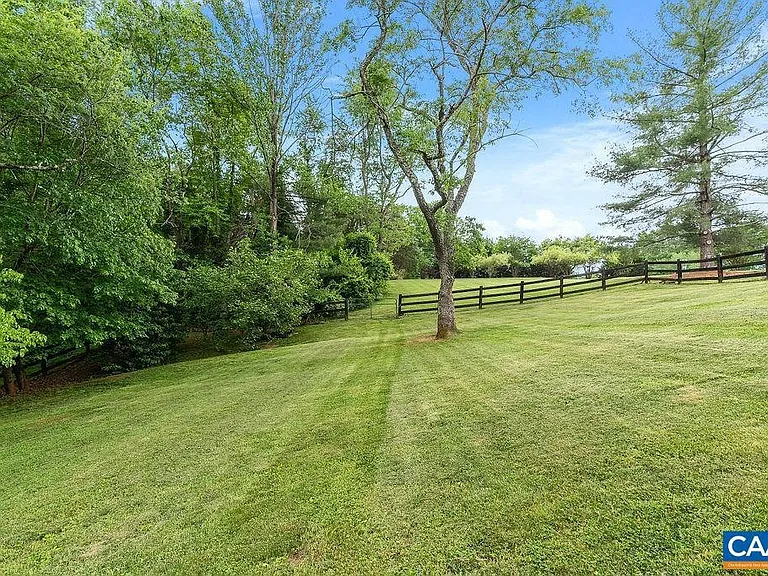 2810 Locust Hill Dr — Photo 46