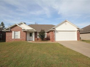 702 Nikolas St, Lavaca, AR 72941