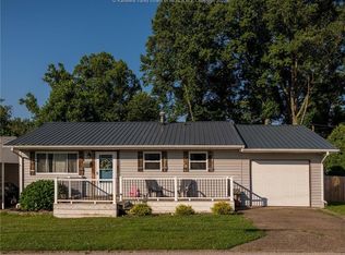 213 Lakeview Dr, Hurricane, WV 25526