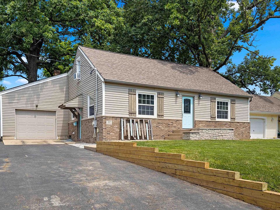 1st image of 207 W Gloria Dr