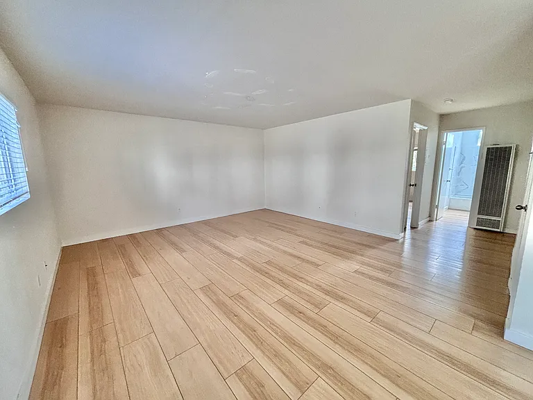 382 W Ramona St #C — Photo 11
