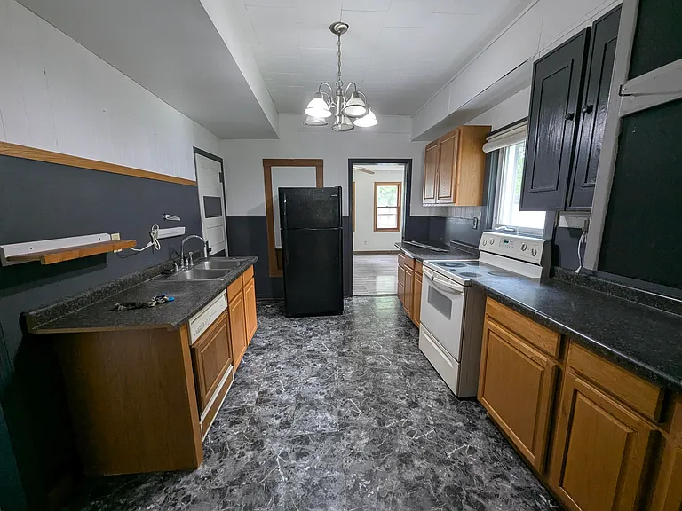 420 Madison St — Photo 3