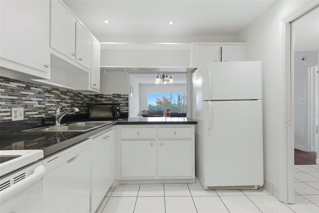 3200 N Palm Aire Dr APT 501, photo 9