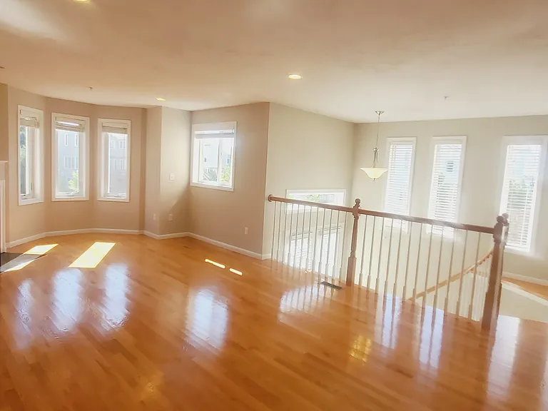 22 John Hancock Dr — Photo 3