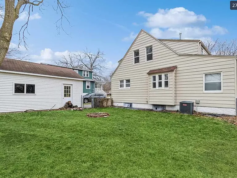 1323 Kirkwood Ave — Photo 3