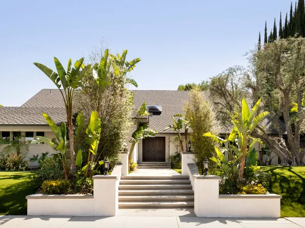 19714 Komar Dr, Tarzana, CA 91356