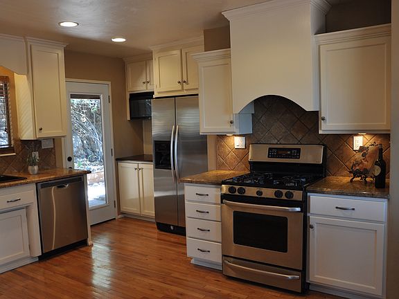 3rd image of 1547 Avocado Ave